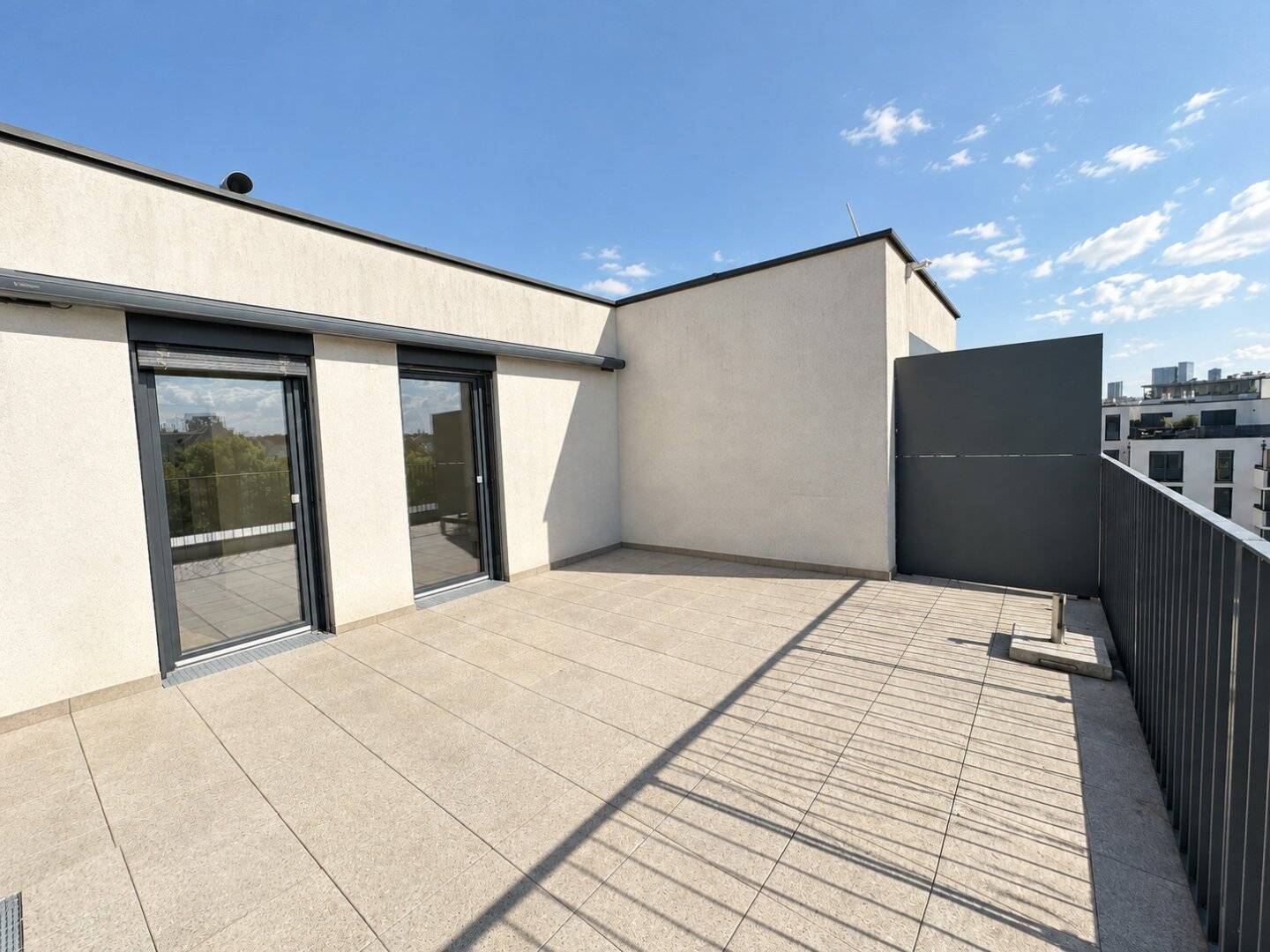 LIVING AT THE PARK – 3-ROOM APARTMENT WITH SPACIOUS TERRACE
