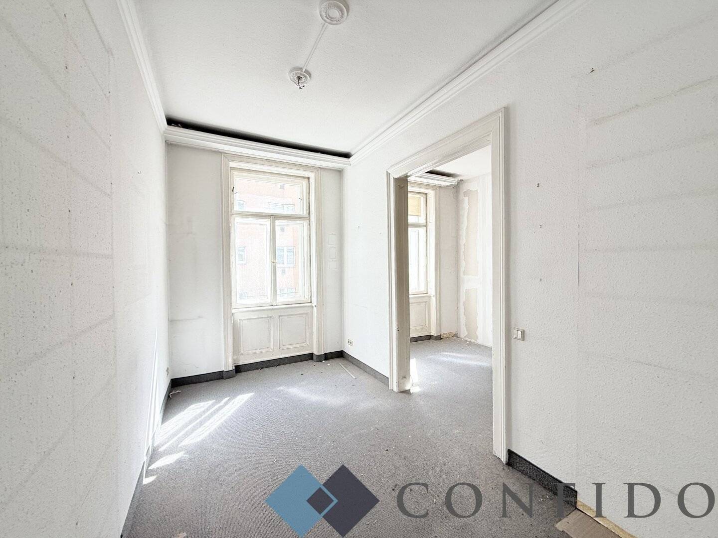Design to Your Taste - Renovation-Required 2-Room Period Apartment in Clusiusgasse