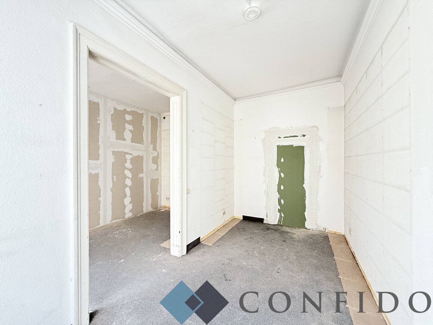Design to Your Taste - Renovation-Required 2-Room Period Apartment in Clusiusgasse