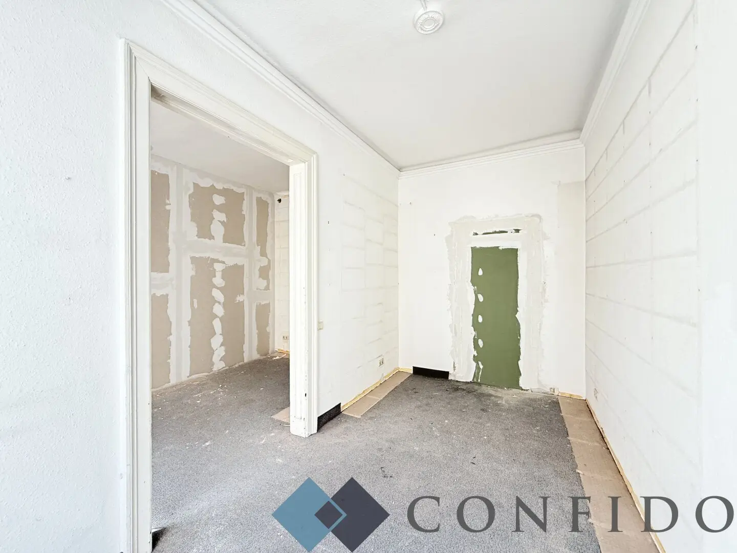 Design to Your Taste - Renovation-Required 2-Room Period Apartment in Clusiusgasse