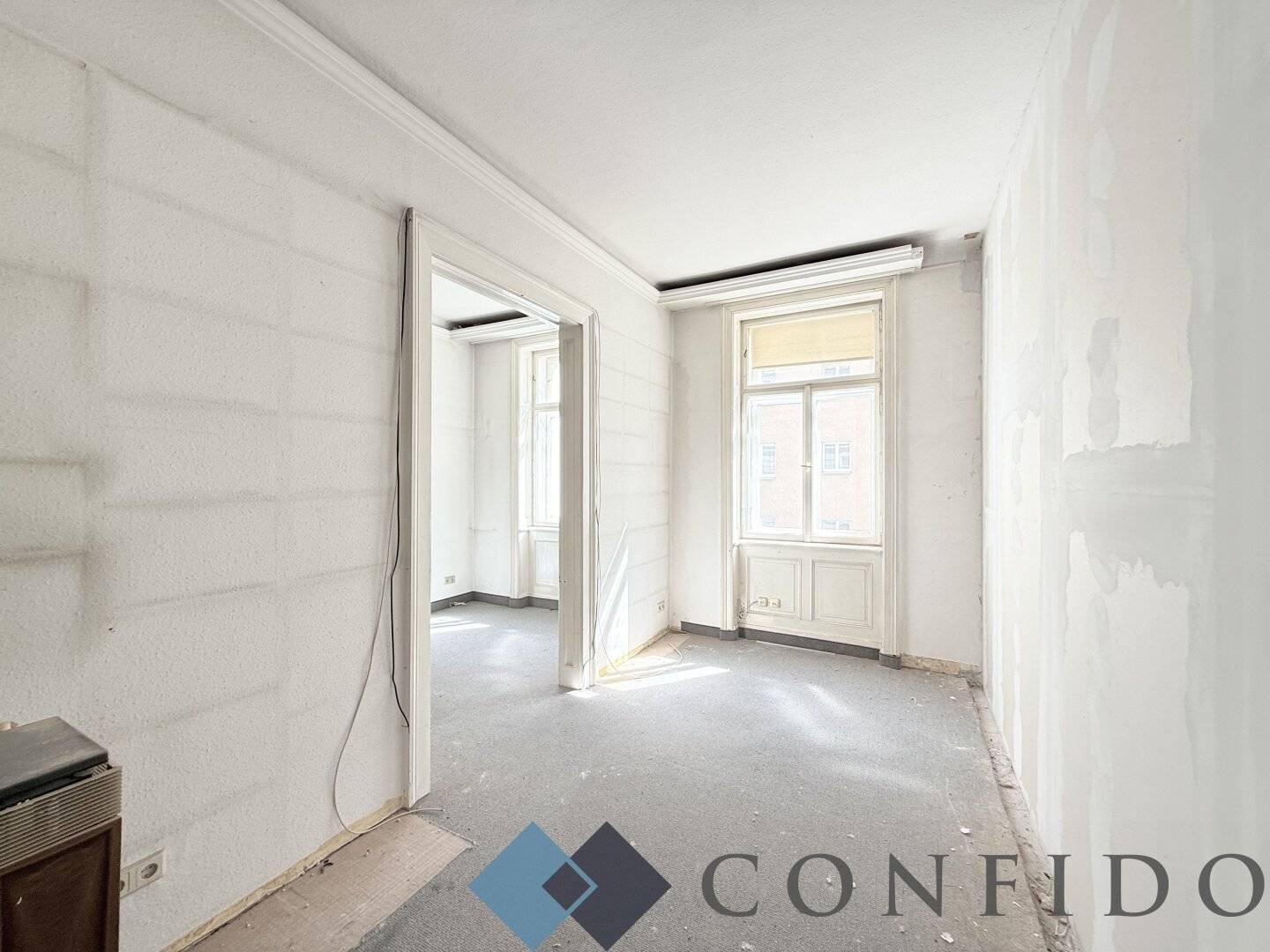 Design to Your Taste - Renovation-Required 2-Room Period Apartment in Clusiusgasse