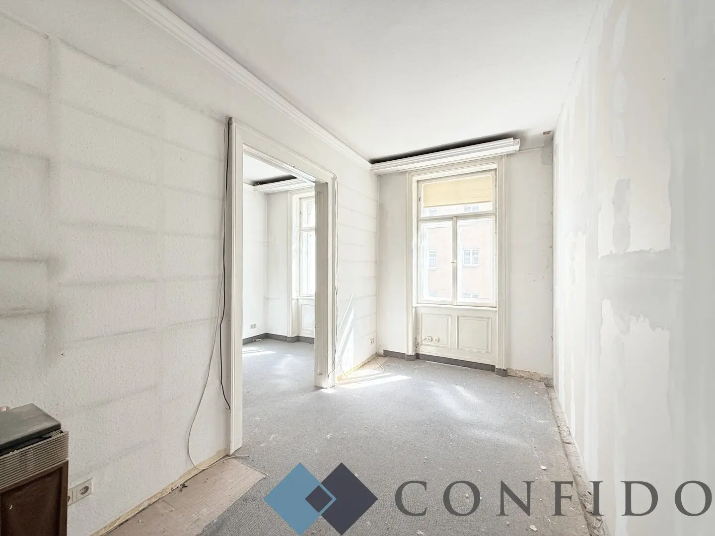 Design to Your Taste - Renovation-Required 2-Room Period Apartment in Clusiusgasse