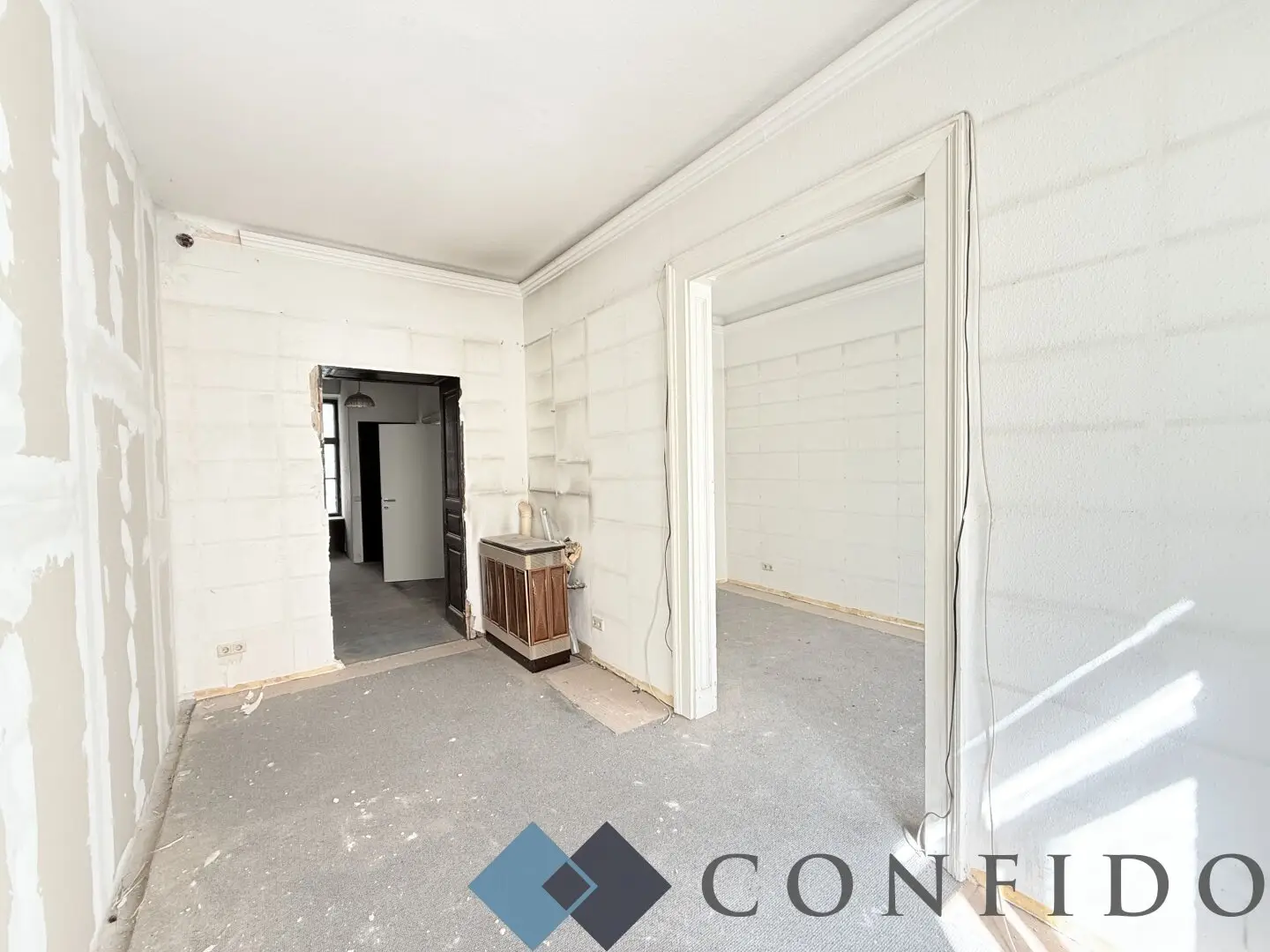 Design to Your Taste - Renovation-Required 2-Room Period Apartment in Clusiusgasse