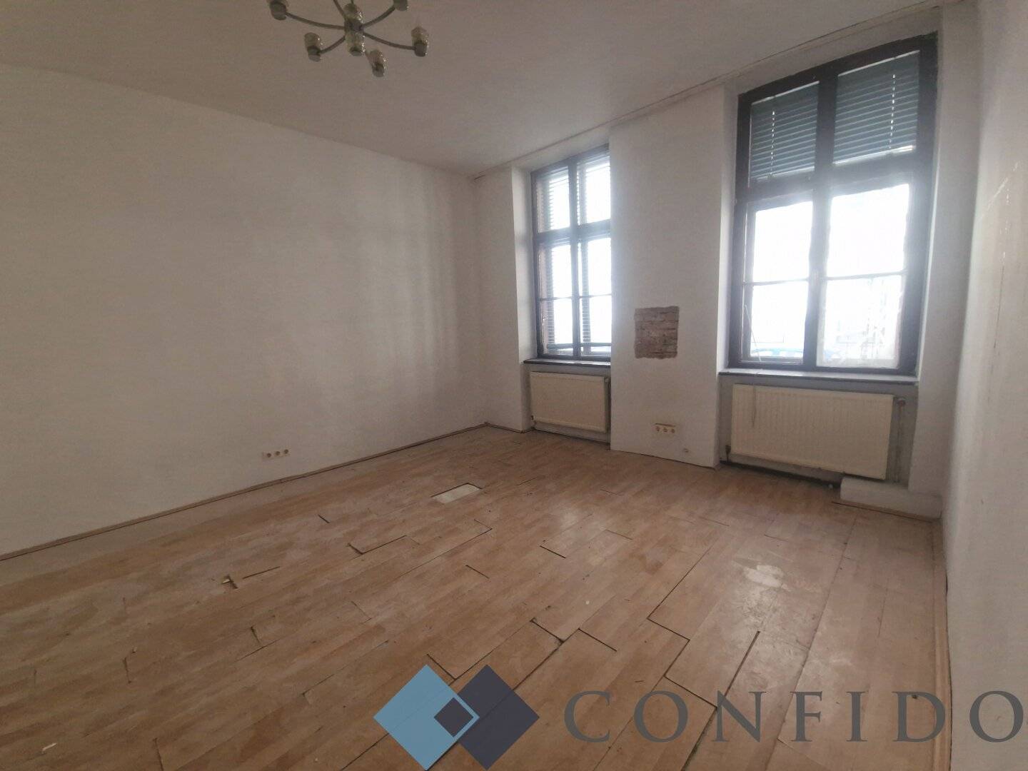 2-room apartment in need of renovation near Belvedere