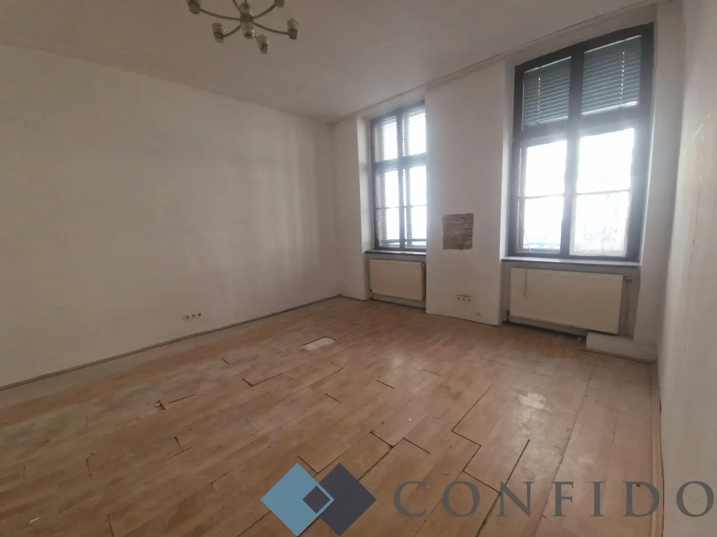 2-room apartment in need of renovation near Belvedere
