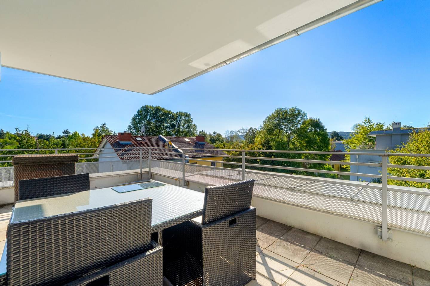 Barrier-free on the top floor with 4 rooms terrace 2x underground garage in Andritz quiet location