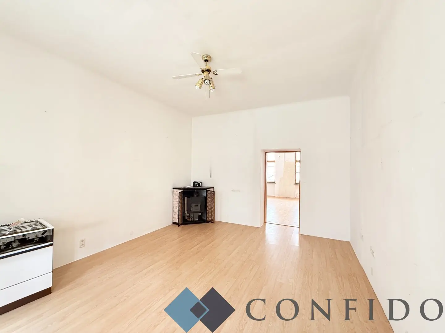 Spacious 4-room apartment in 1030 Vienna, renovation project with great potential