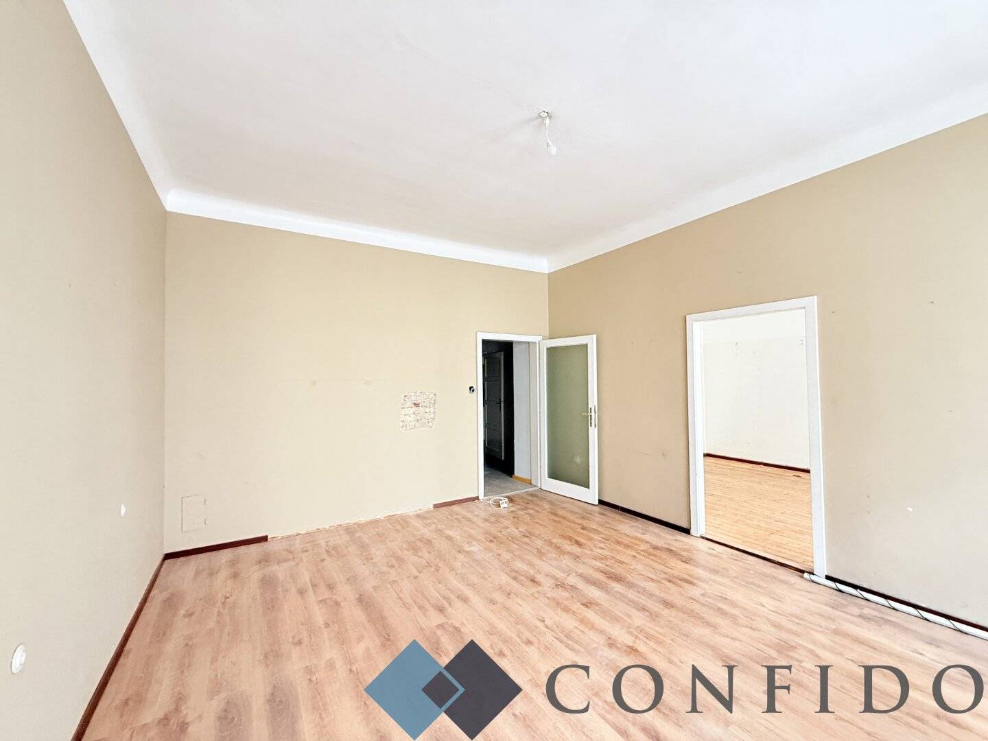 Spacious 4-room apartment in 1030 Vienna, renovation project with great potential