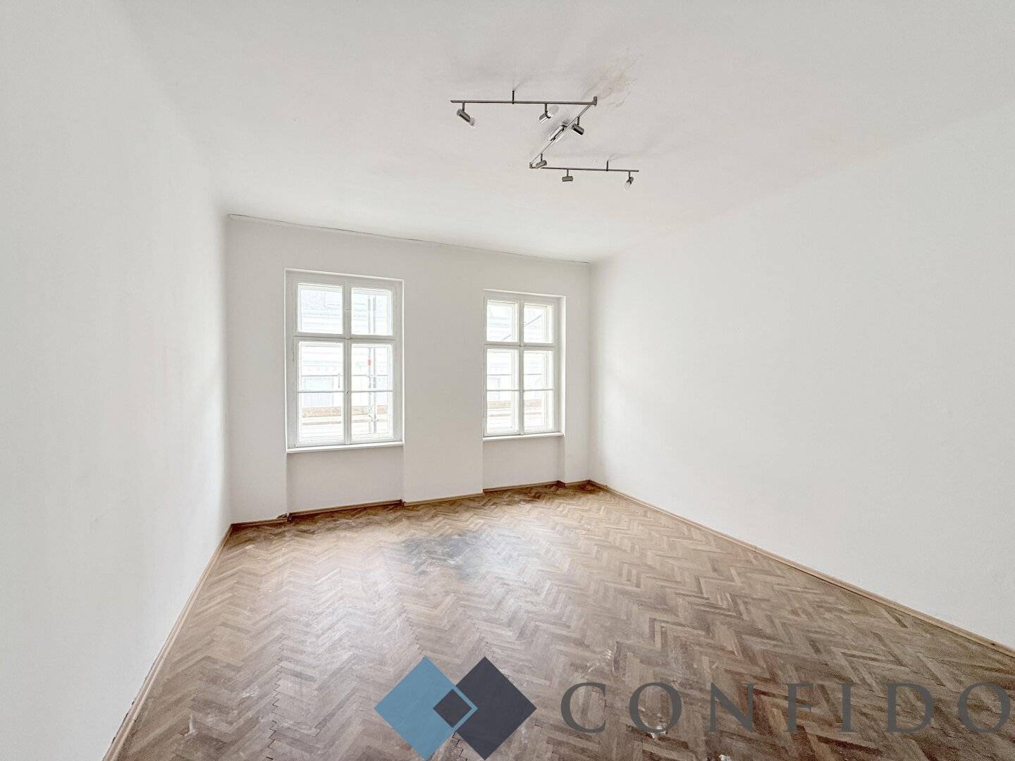 Create your new home – apartment in need of renovation near the Belvedere