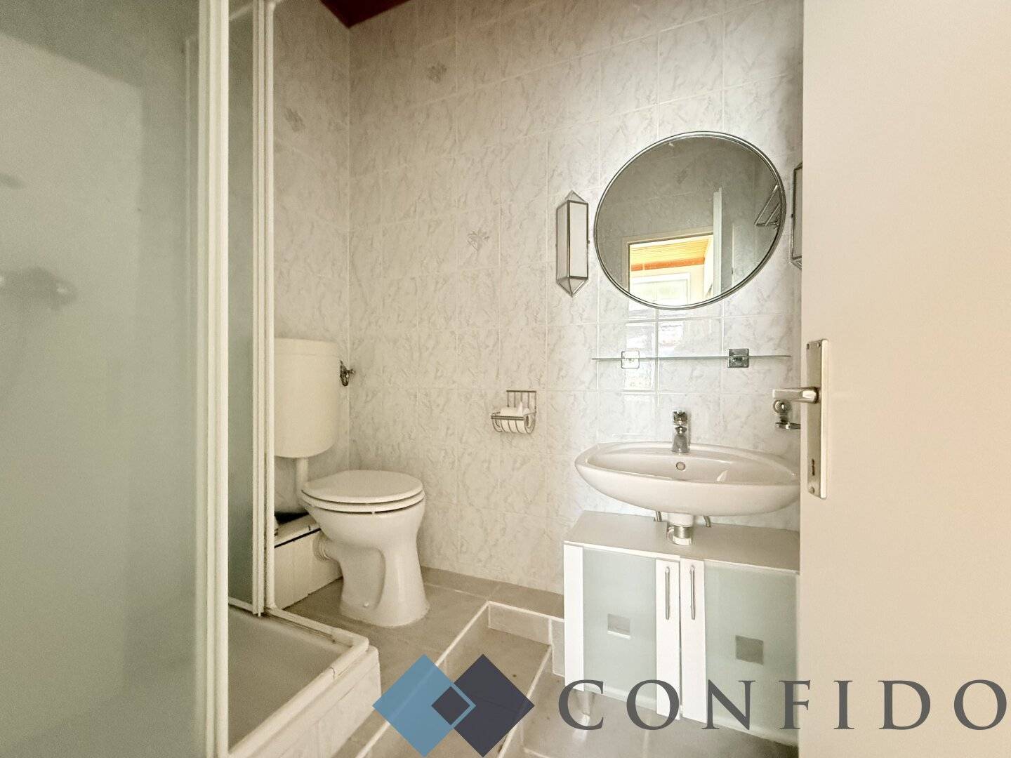 Create your new home – apartment in need of renovation near the Belvedere