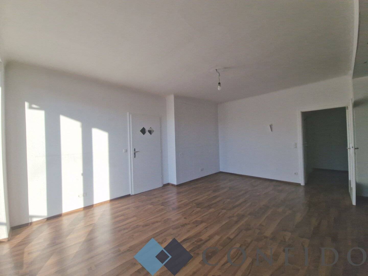 Renovate me, Bright 2-room apartment with loggia near Höchstädtplatz