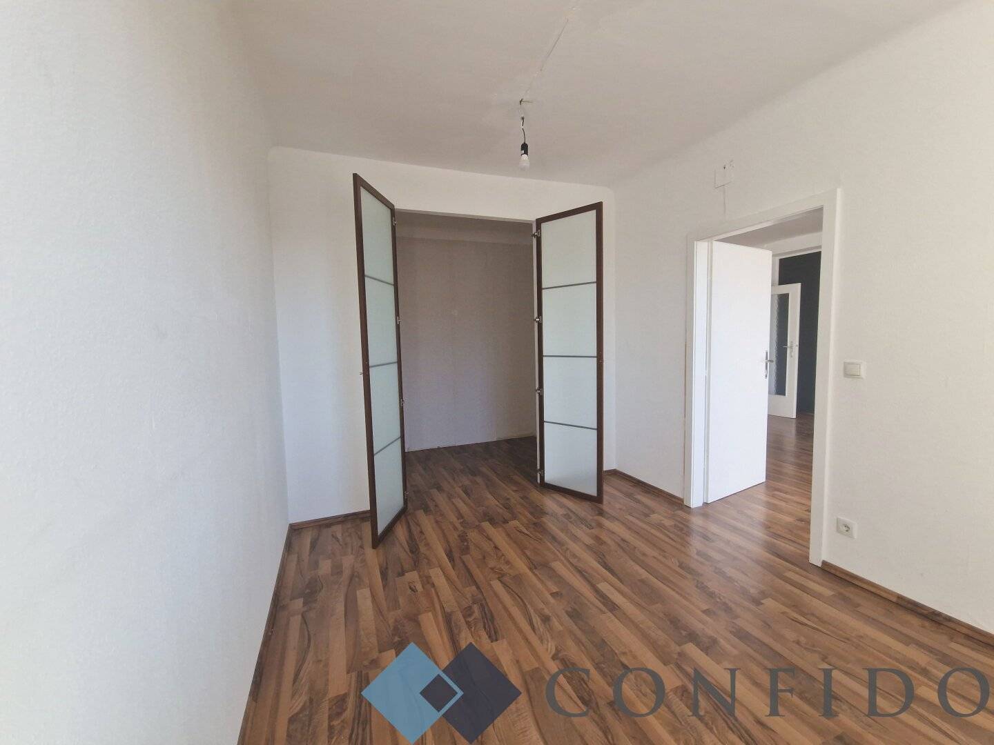 Renovate me, Bright 2-room apartment with loggia near Höchstädtplatz
