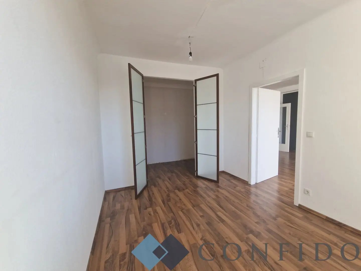 Renovate me, Bright 2-room apartment with loggia near Höchstädtplatz