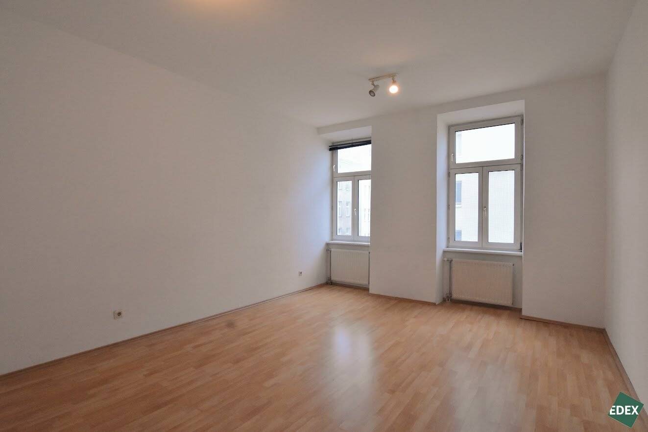 WG-geeignet: 3-Zimmer-Altbau mit guter Anbindung