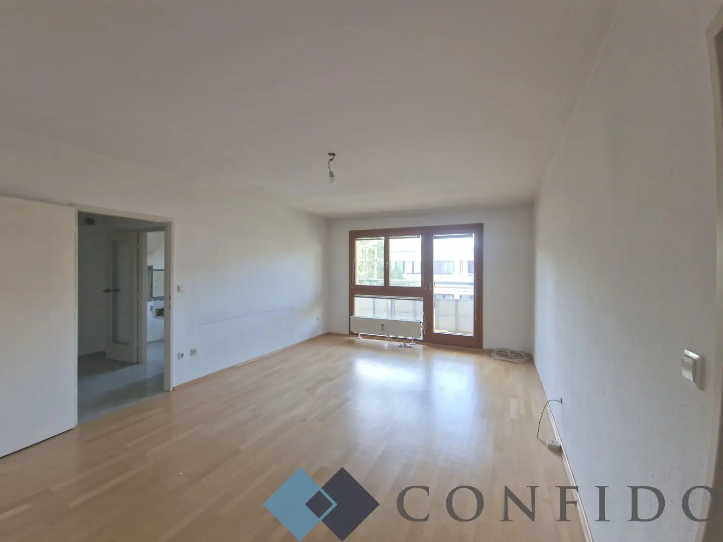 Charming 3-room apartment with loggia and west balcony in 1230 Vienna – in need of renovation!