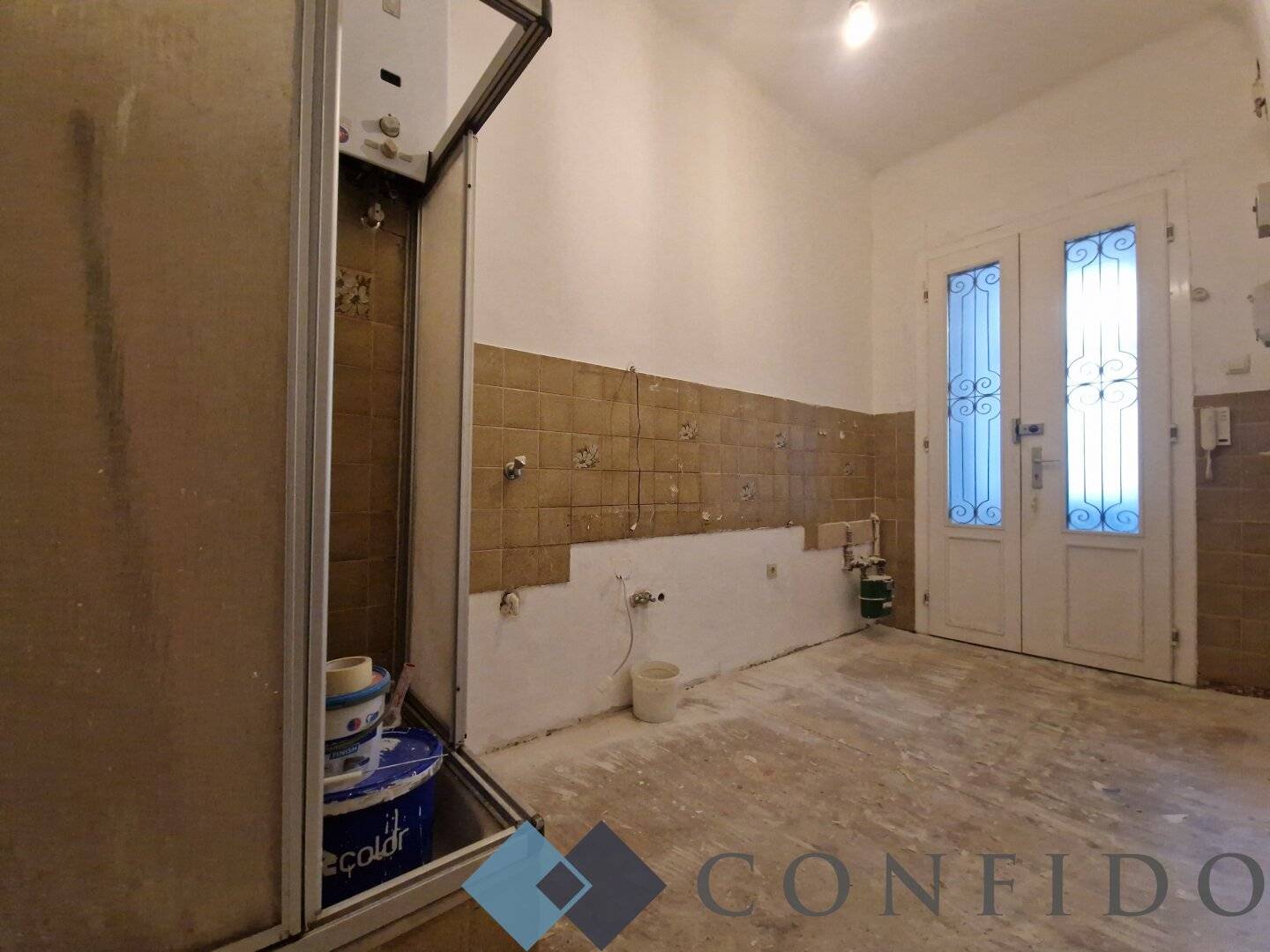 Plan and Renovate - 2 room apartment in central location of the 20th district!