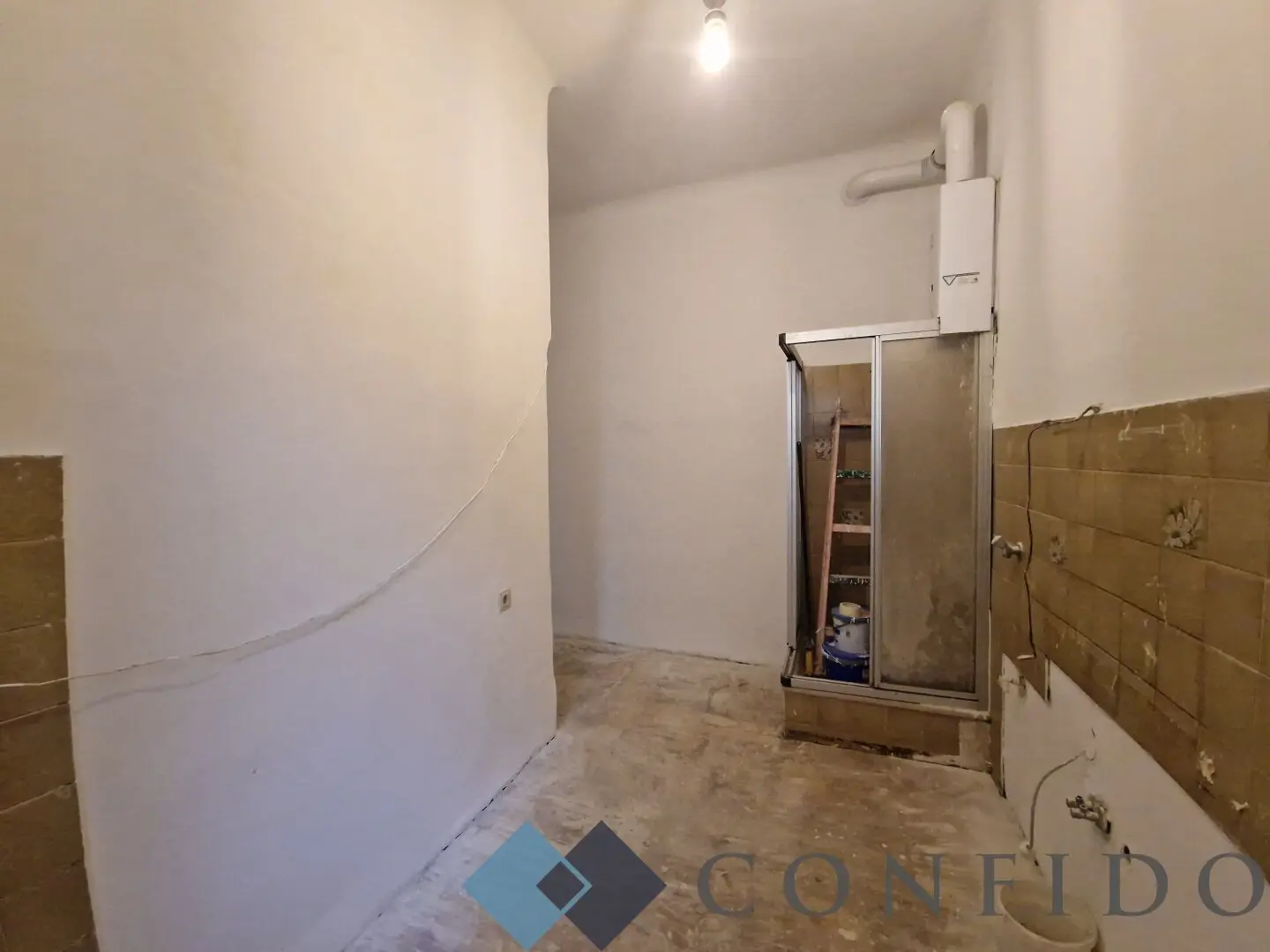 Plan and Renovate - 2 room apartment in central location of the 20th district!