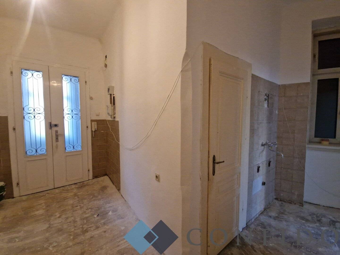 Plan and Renovate - 2 room apartment in central location of the 20th district!
