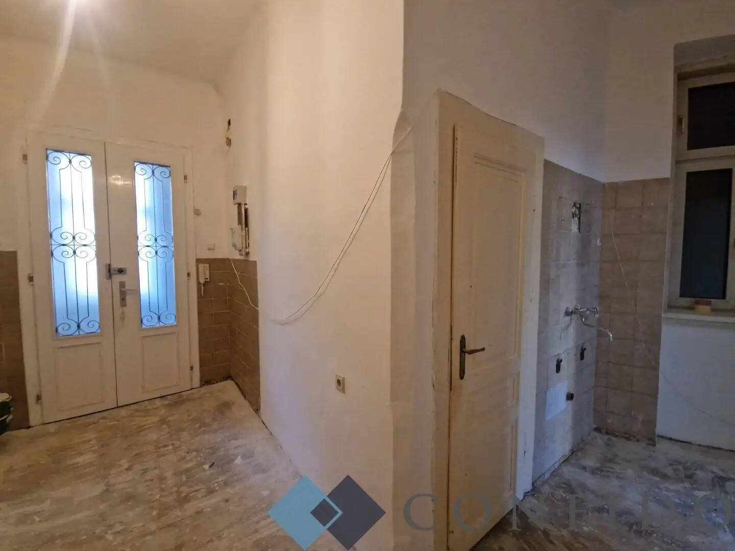 Plan and Renovate - 2 room apartment in central location of the 20th district!