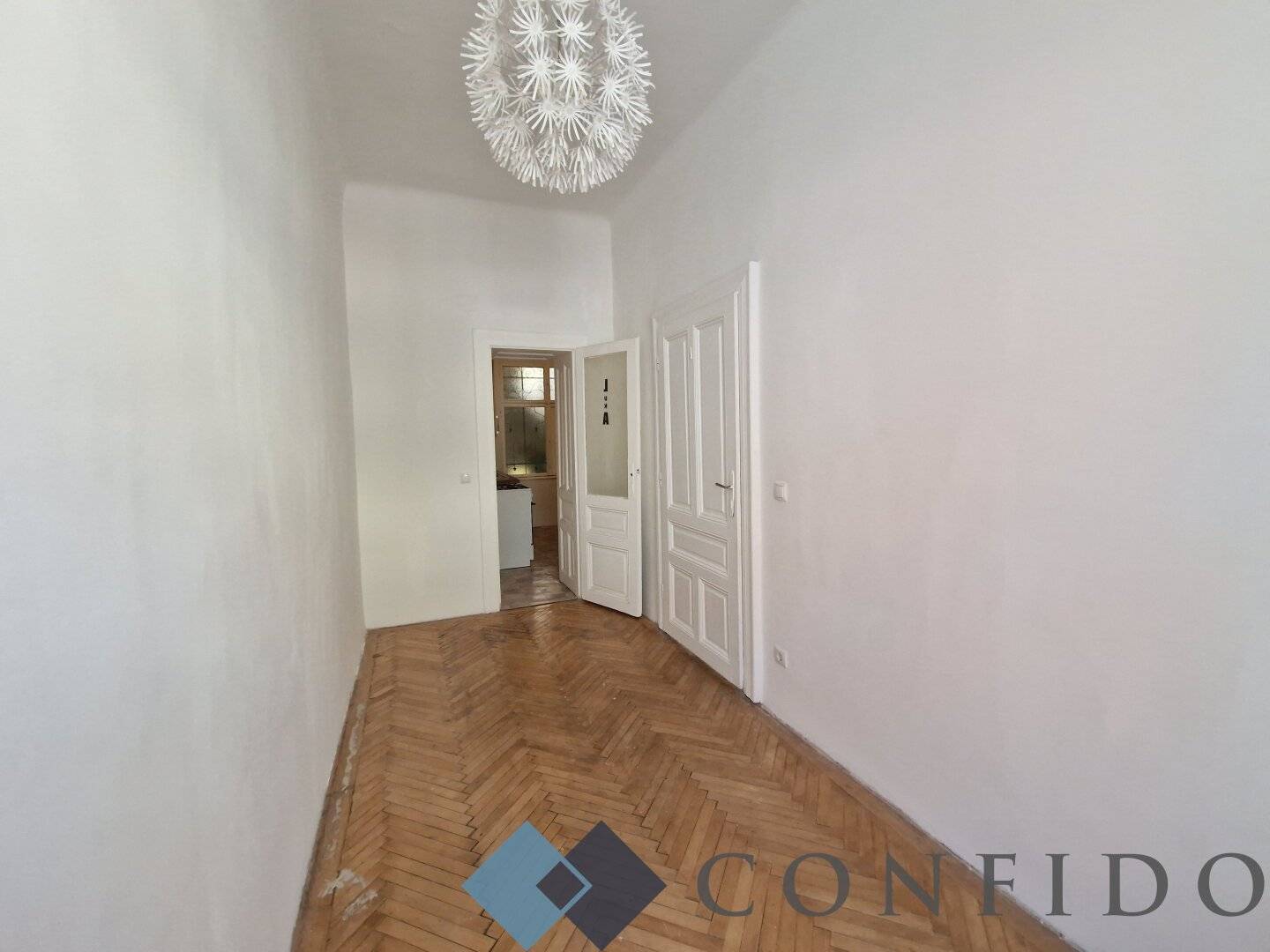 Condominium at Stöberplatz - Renovation-needing 2-room apartment on the raised ground floor