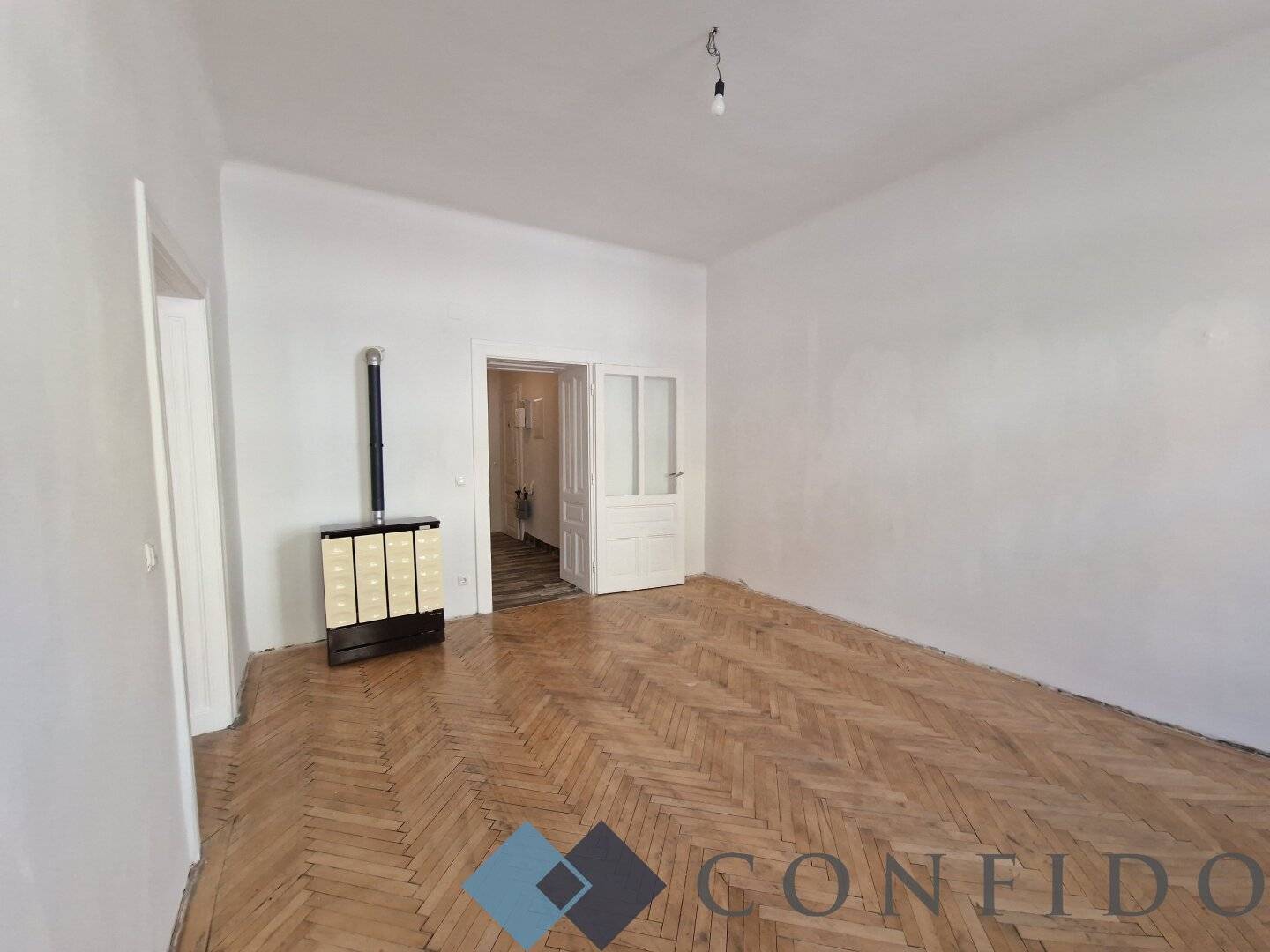 Condominium at Stöberplatz - Renovation-needing 2-room apartment on the raised ground floor
