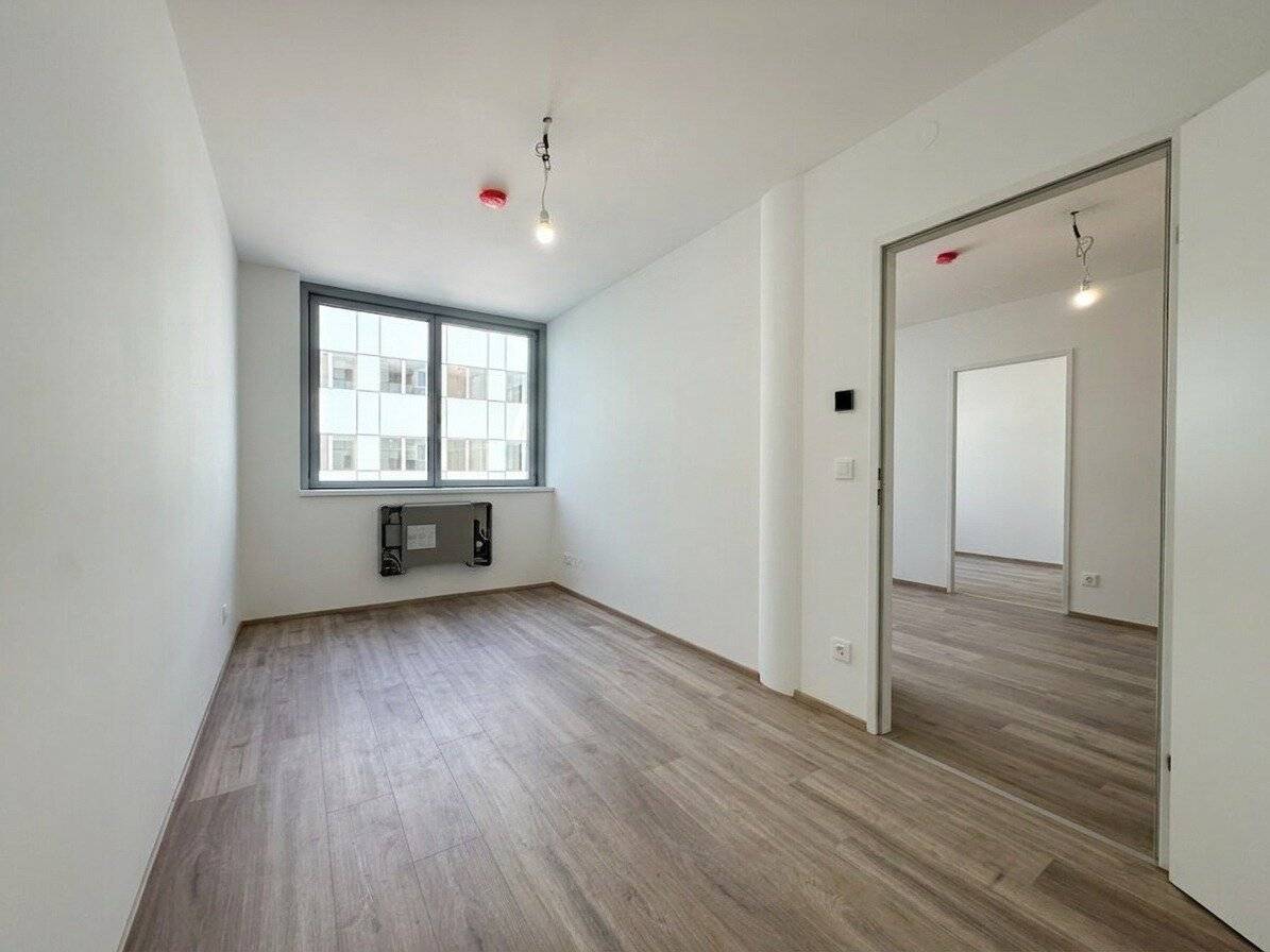 Ideale Lage für Büros &amp; provisionfrei: 3-Zimmer mit Kühlung nur wenige Schritte von U4/U6 Längenfeldgasse!