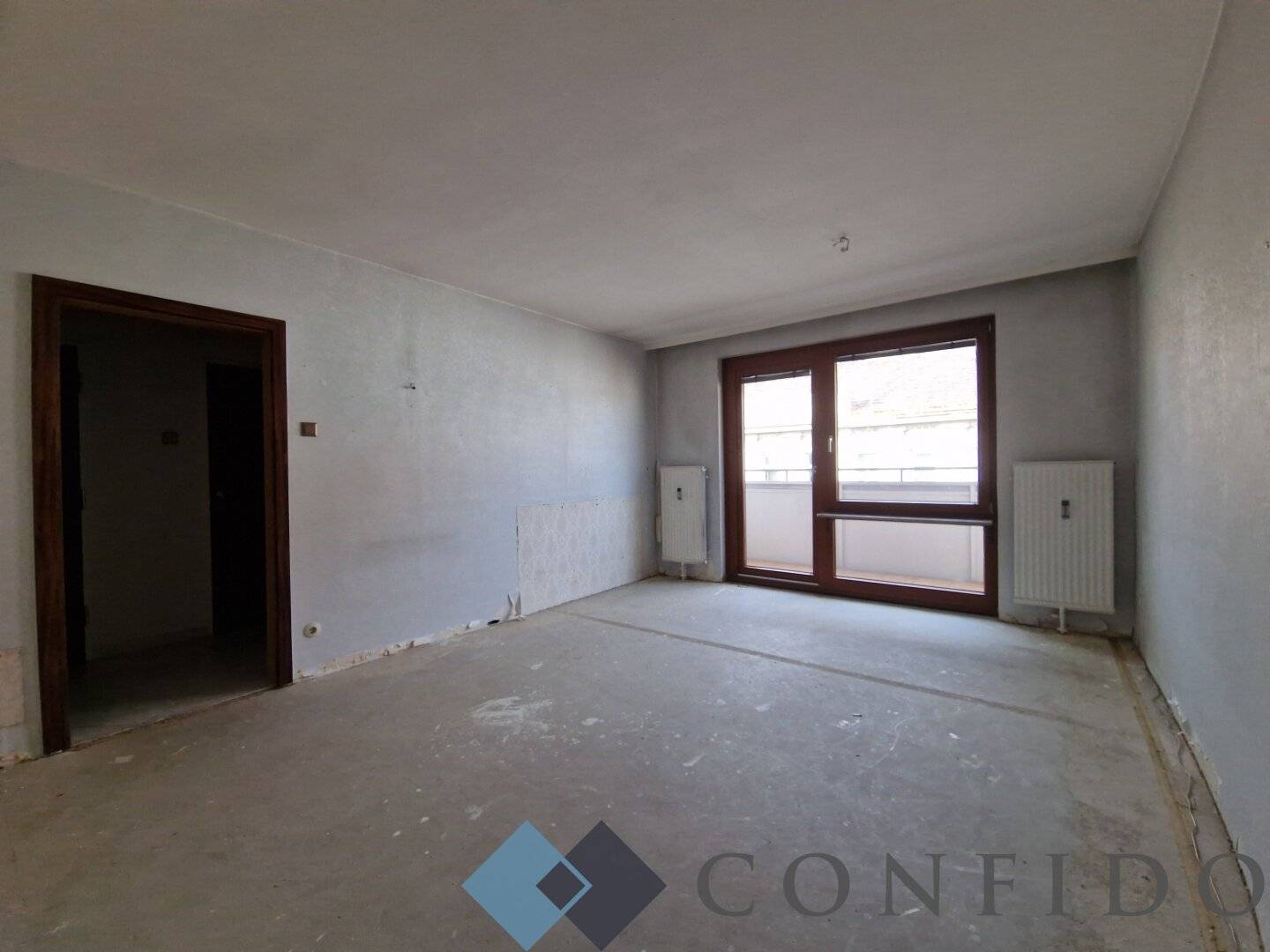 Directly by the subway 3-room apartment with loggia