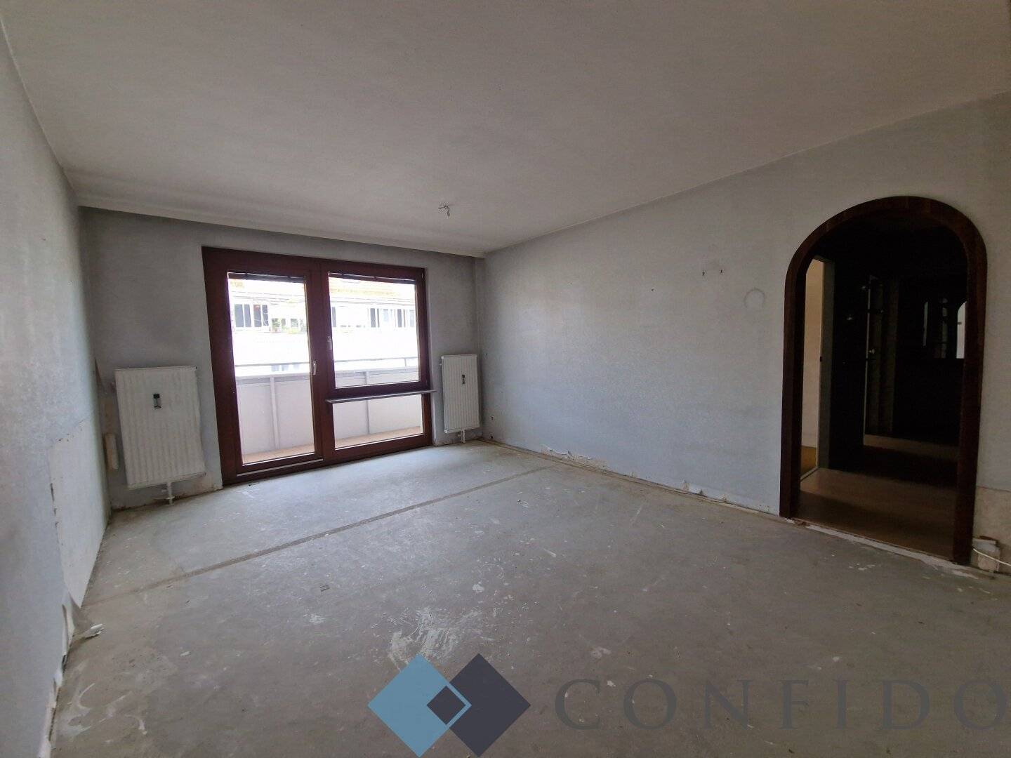 Directly by the subway 3-room apartment with loggia