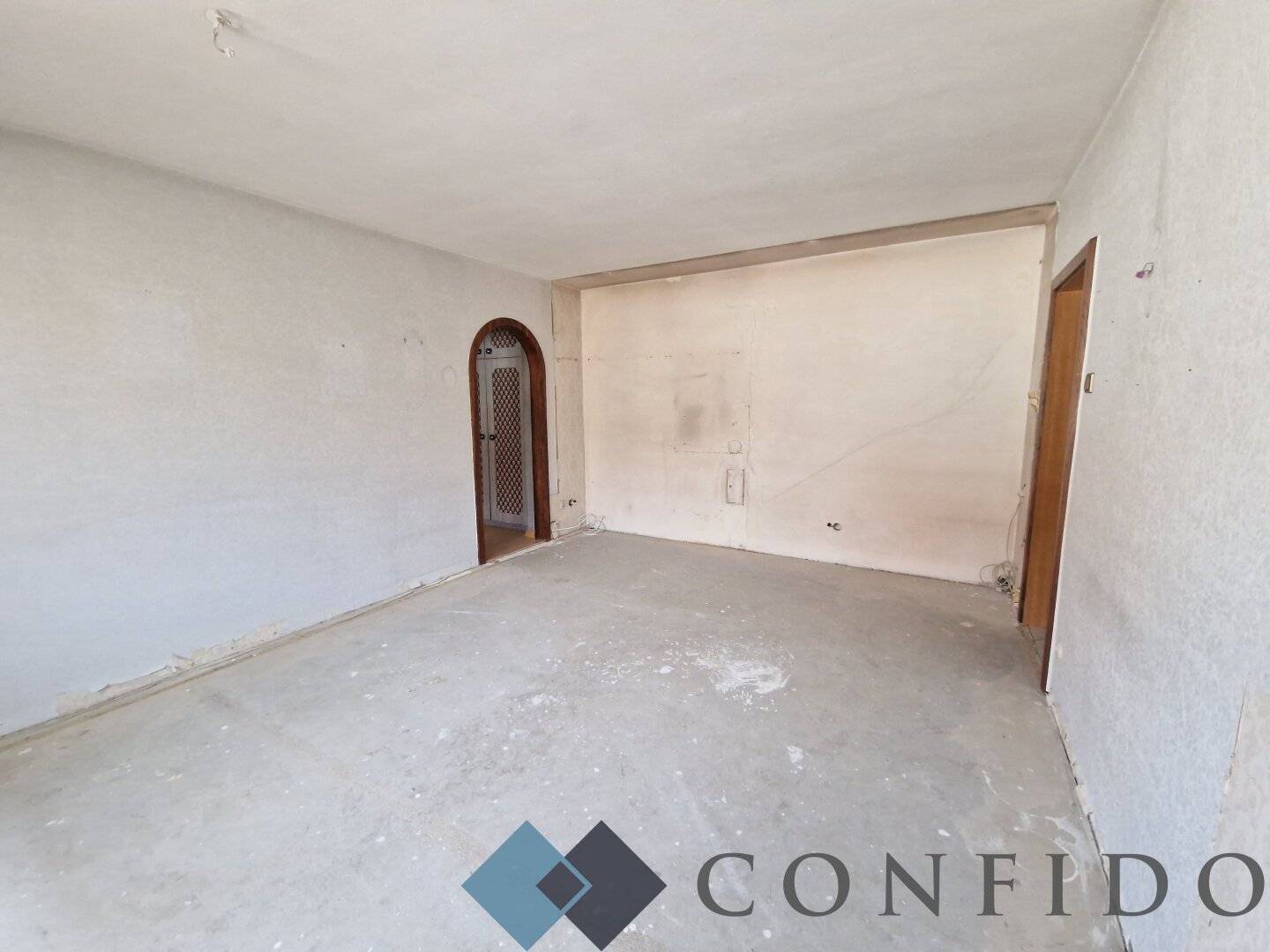 Directly by the subway 3-room apartment with loggia