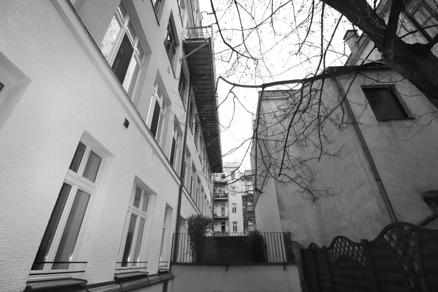 Apartment Office and Workshop time-limited leased area for sale