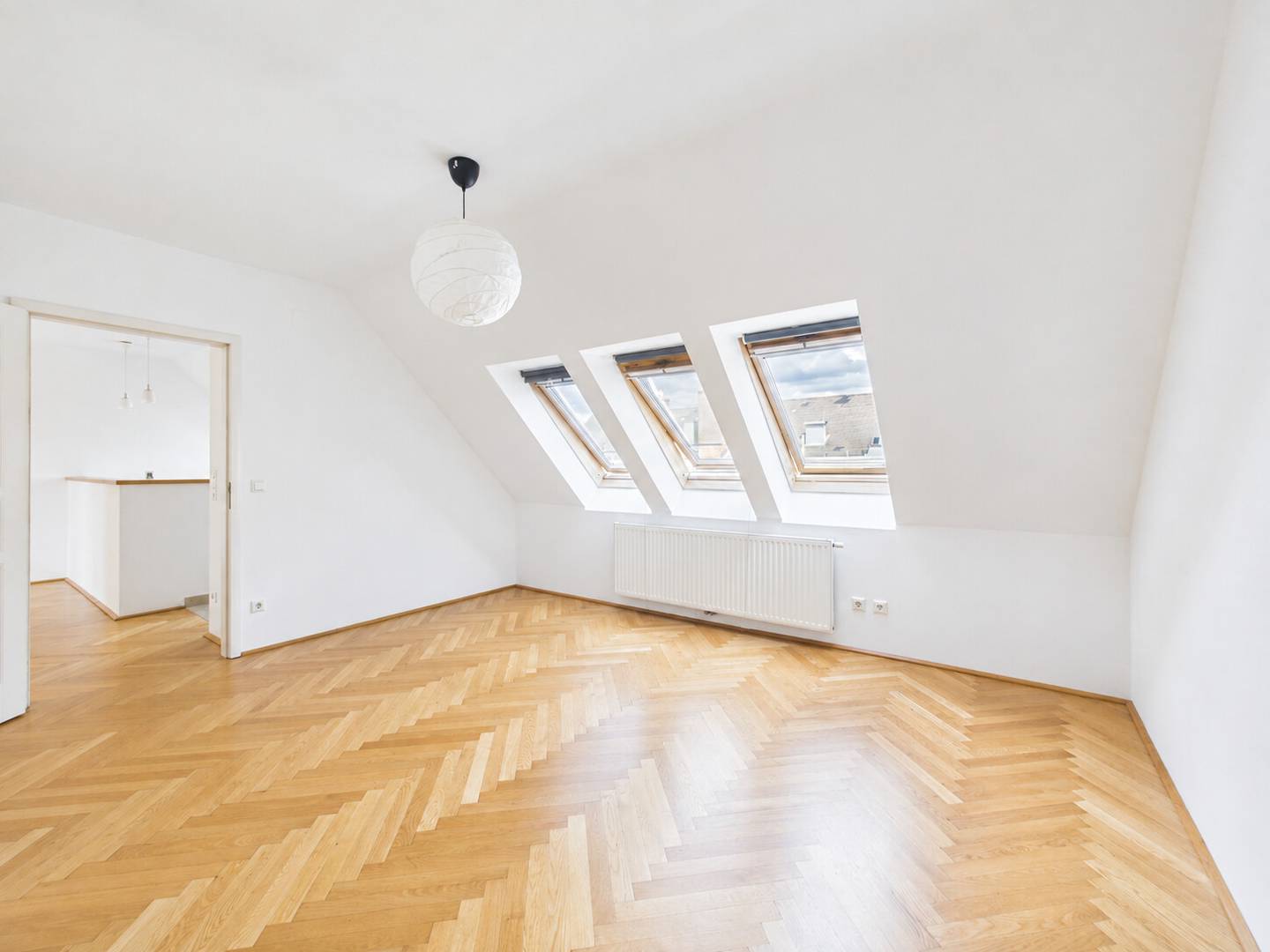 Bright penthouse with terrace near Stadtpark