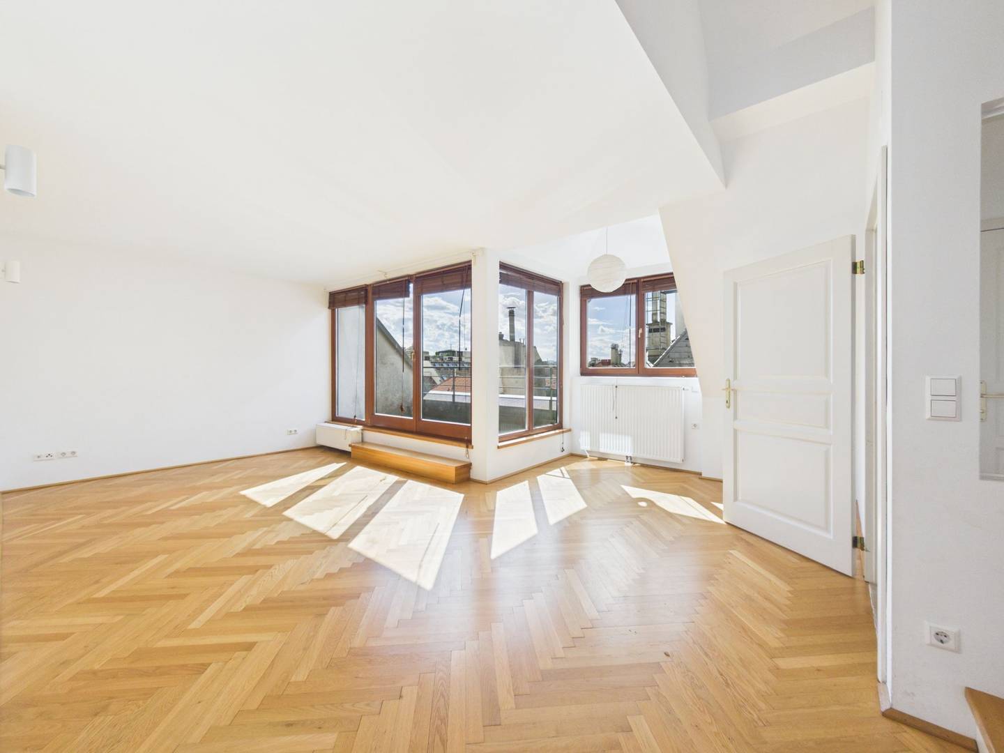 Bright penthouse with terrace near Stadtpark