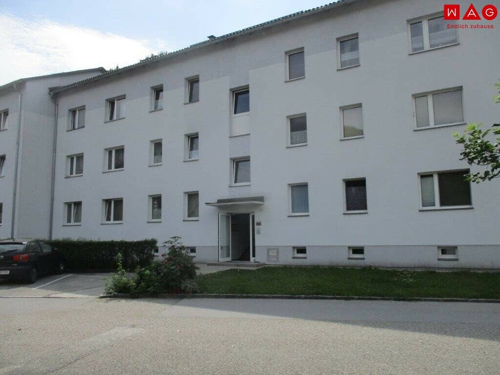 Quiet single apartment in Grünburg with sunny balcony, cozy living area and separate dining kitchen in rural idyll - live close to nature, relax and enjoy the advantages of the Steyrtal