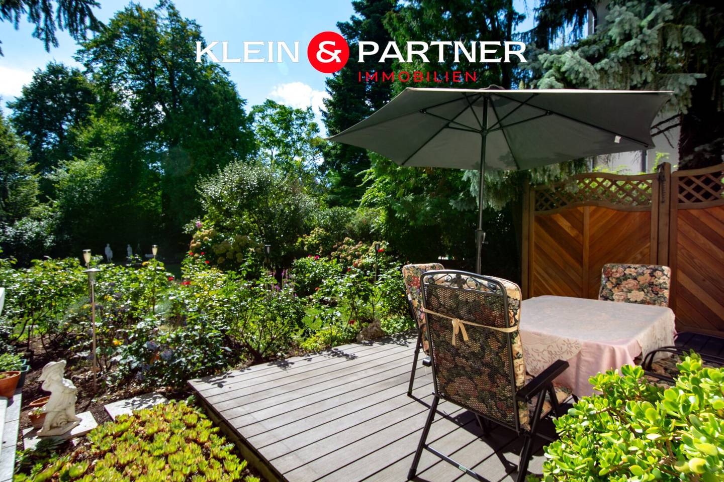 GROSSER PARADISISCHER GARTEN UND ENTSPRECHEND SCHMUCKES HAUS!