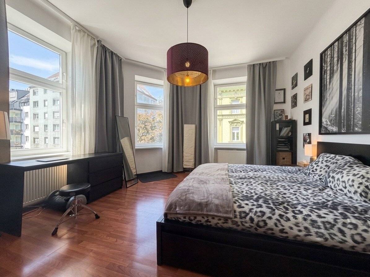 WIENER ALTBAU MIT DEM GEWISSEN EXTRA | 82 m² | 3 Zimmer | Lift | Klima | U1 | Wohnküche | Modernisiert