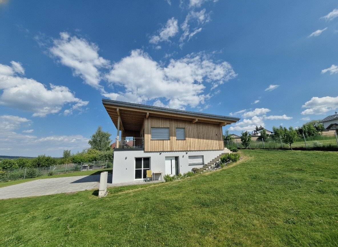 Dreamlike distant view – modern timber frame house with development potential for additional apartments - 2 residential units
