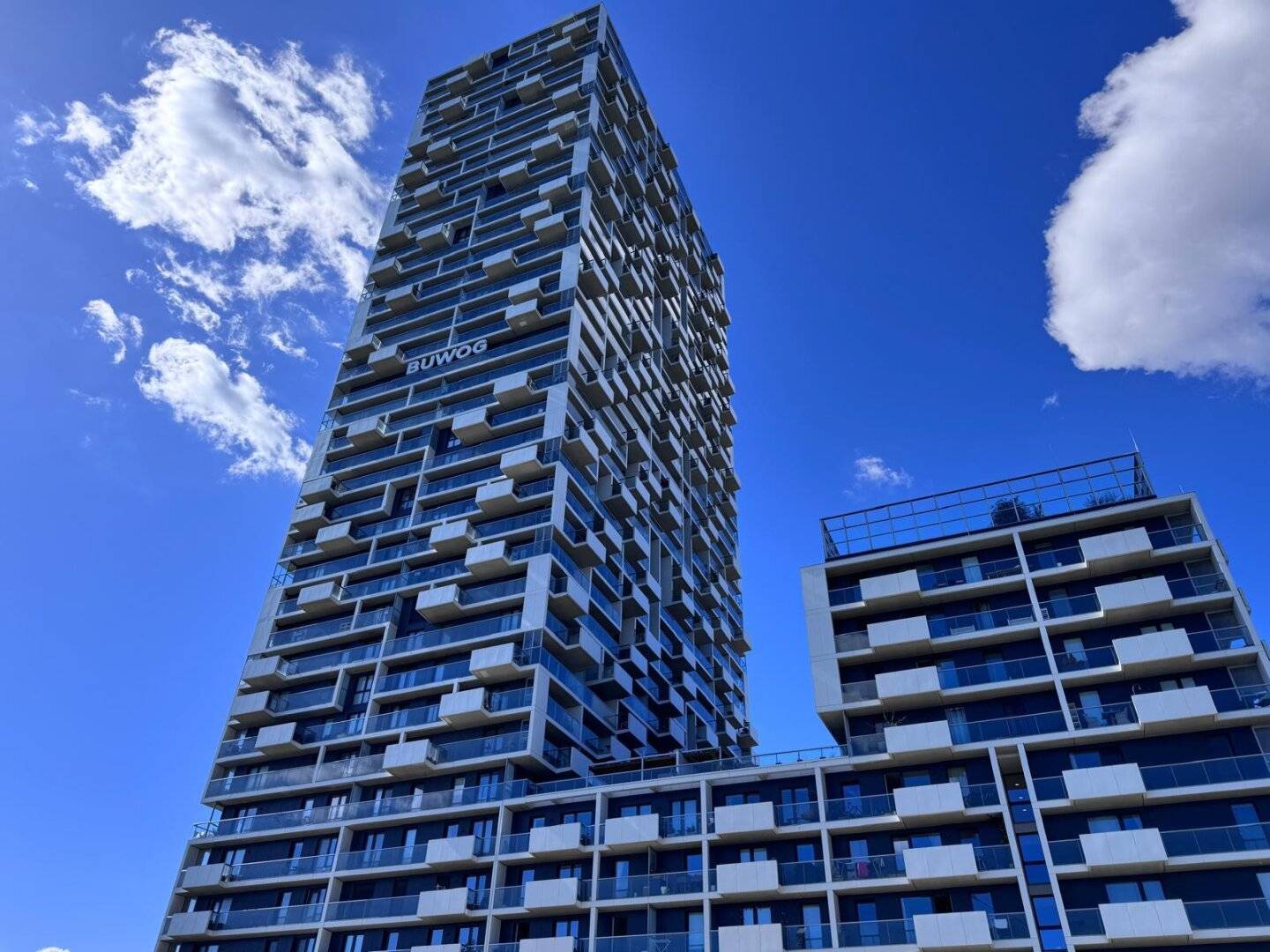 MARINA TOWER - Wohnen am Donauufer