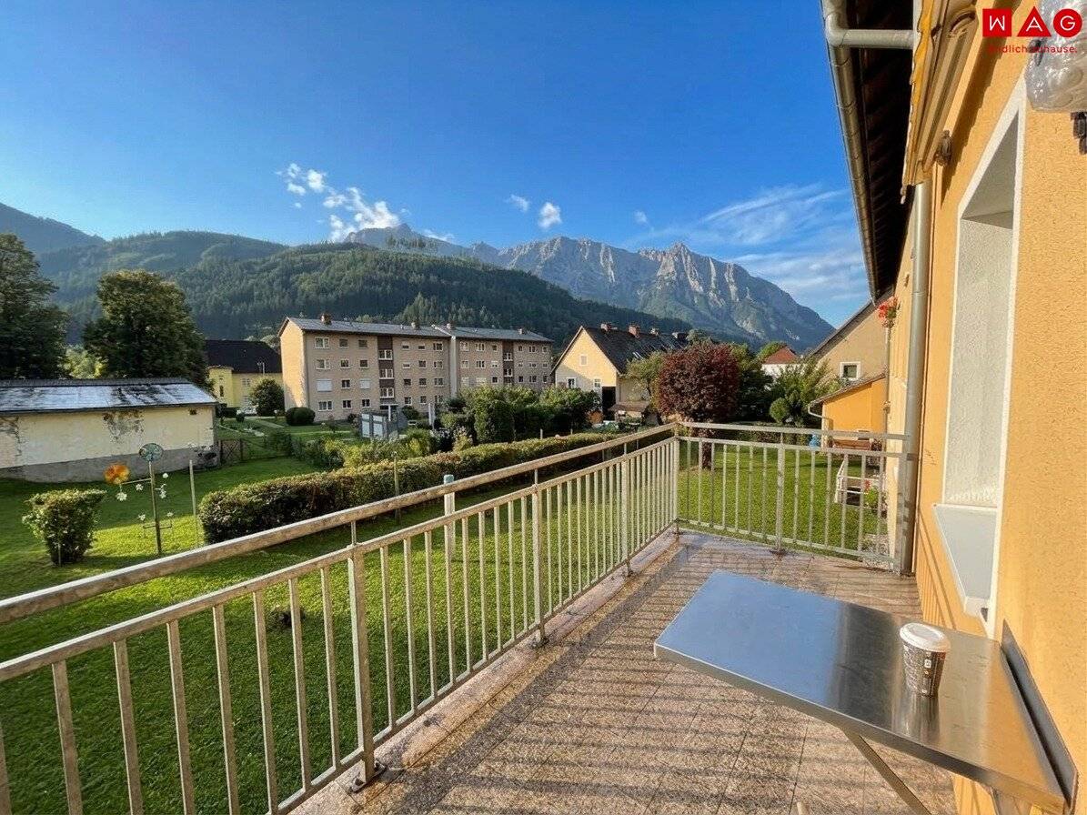 Renovated 3-room apartment on the ground floor with terrace
