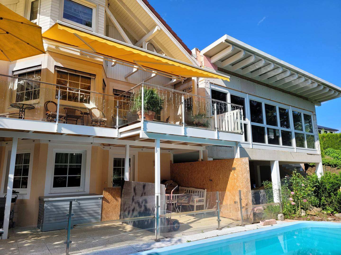 Lichtdurchflutete Familienwohnung mit Wassergarten