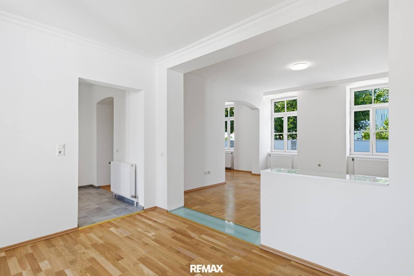 Showpiece of the turn of the century: Stylish town house with pool and idyllic garden oasis