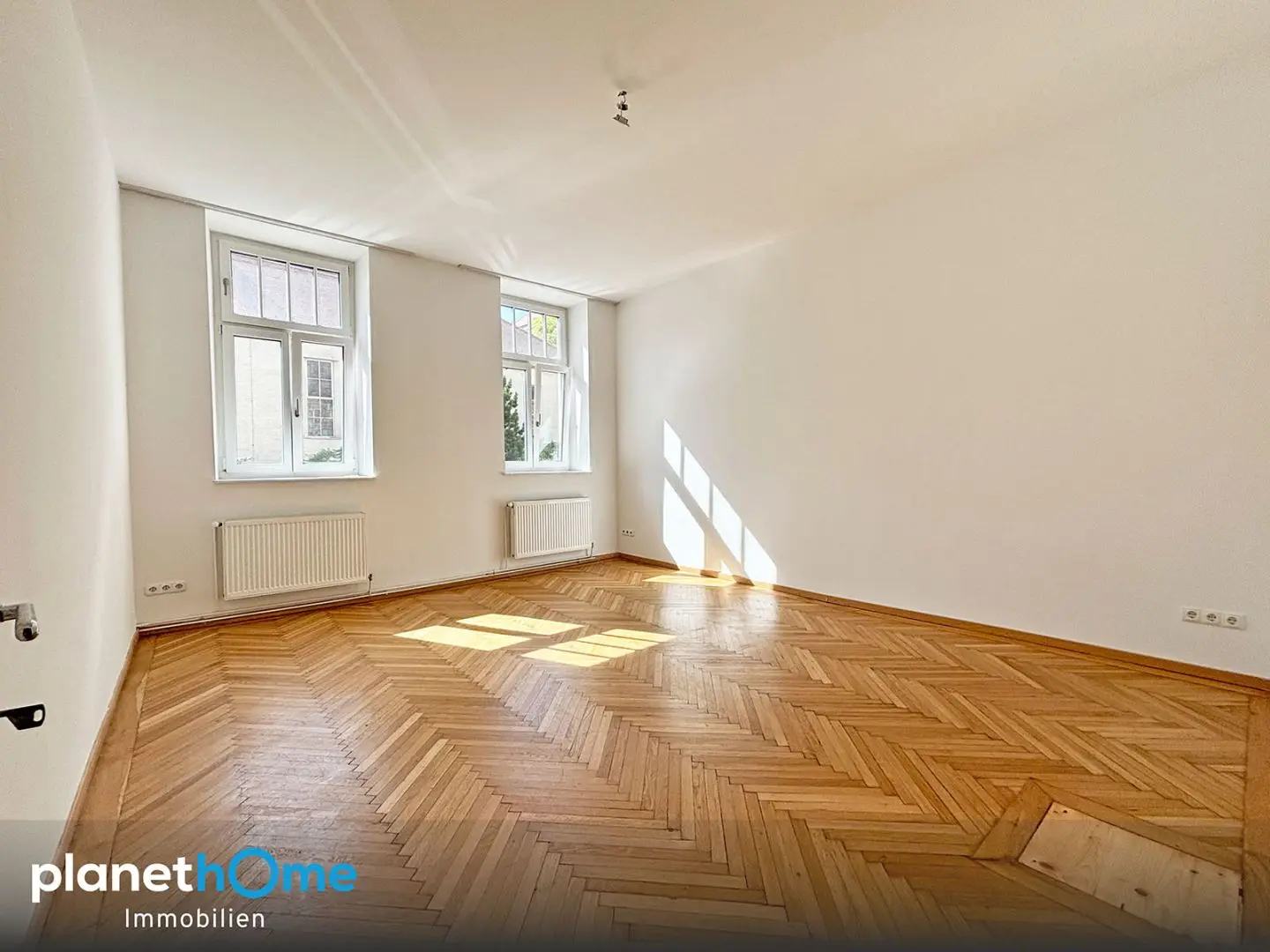 Bright apartment with large display windows in a well kept tenement