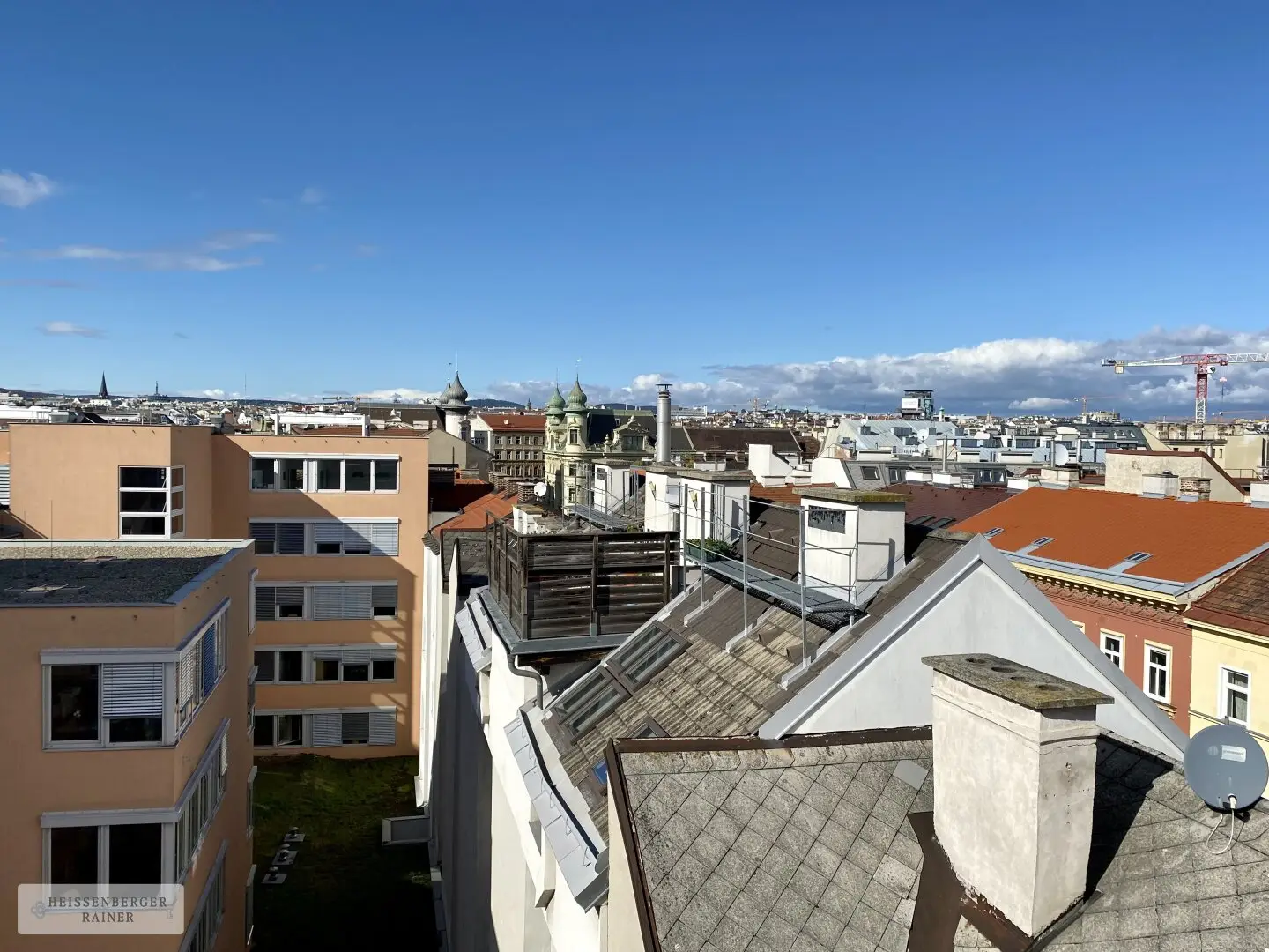 VIEW OVER VIENNA /// bright, quiet attic apartment in good location /// Margareten