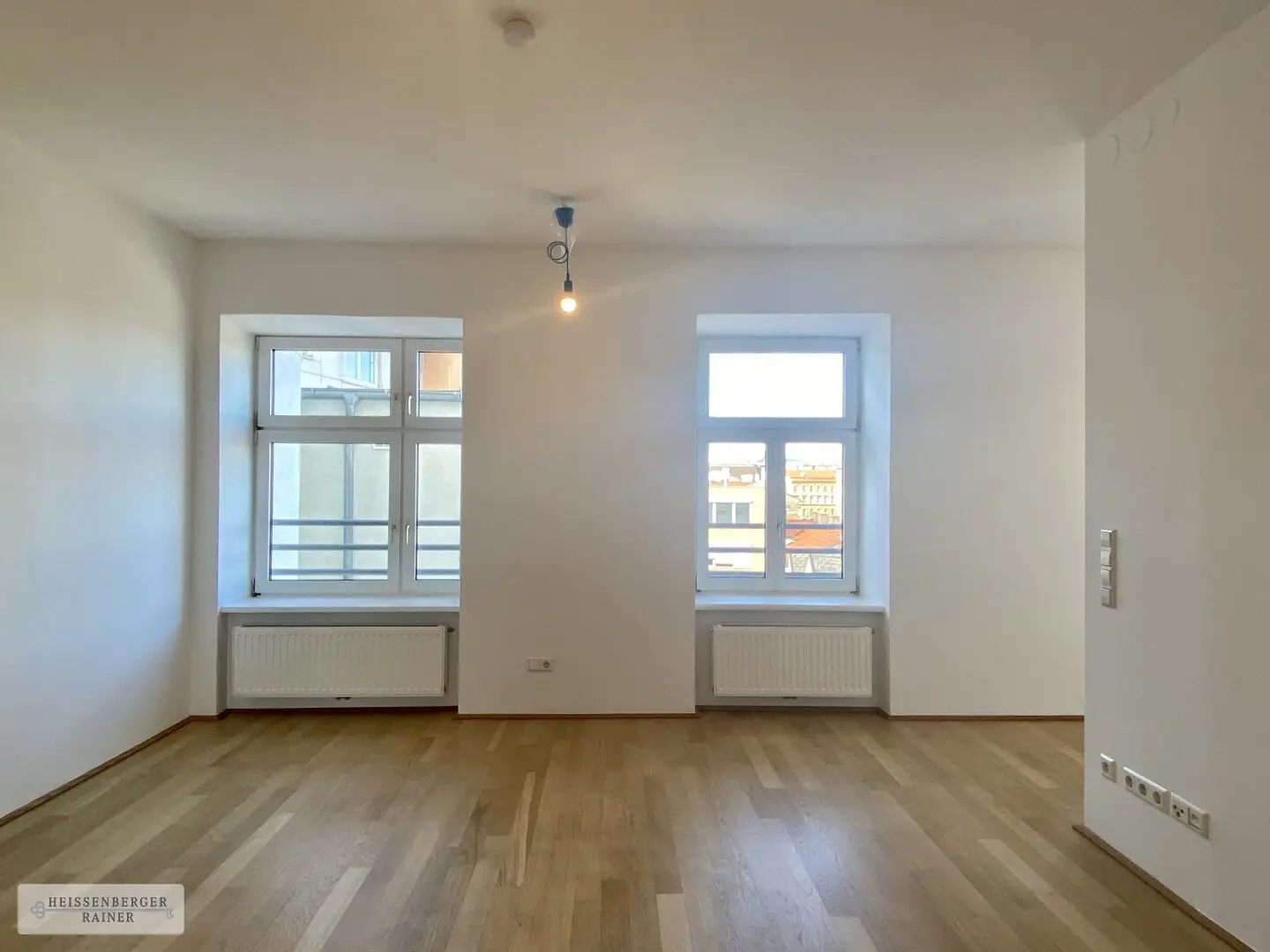 VIEW OVER VIENNA /// bright, quiet attic apartment in good location /// Margareten
