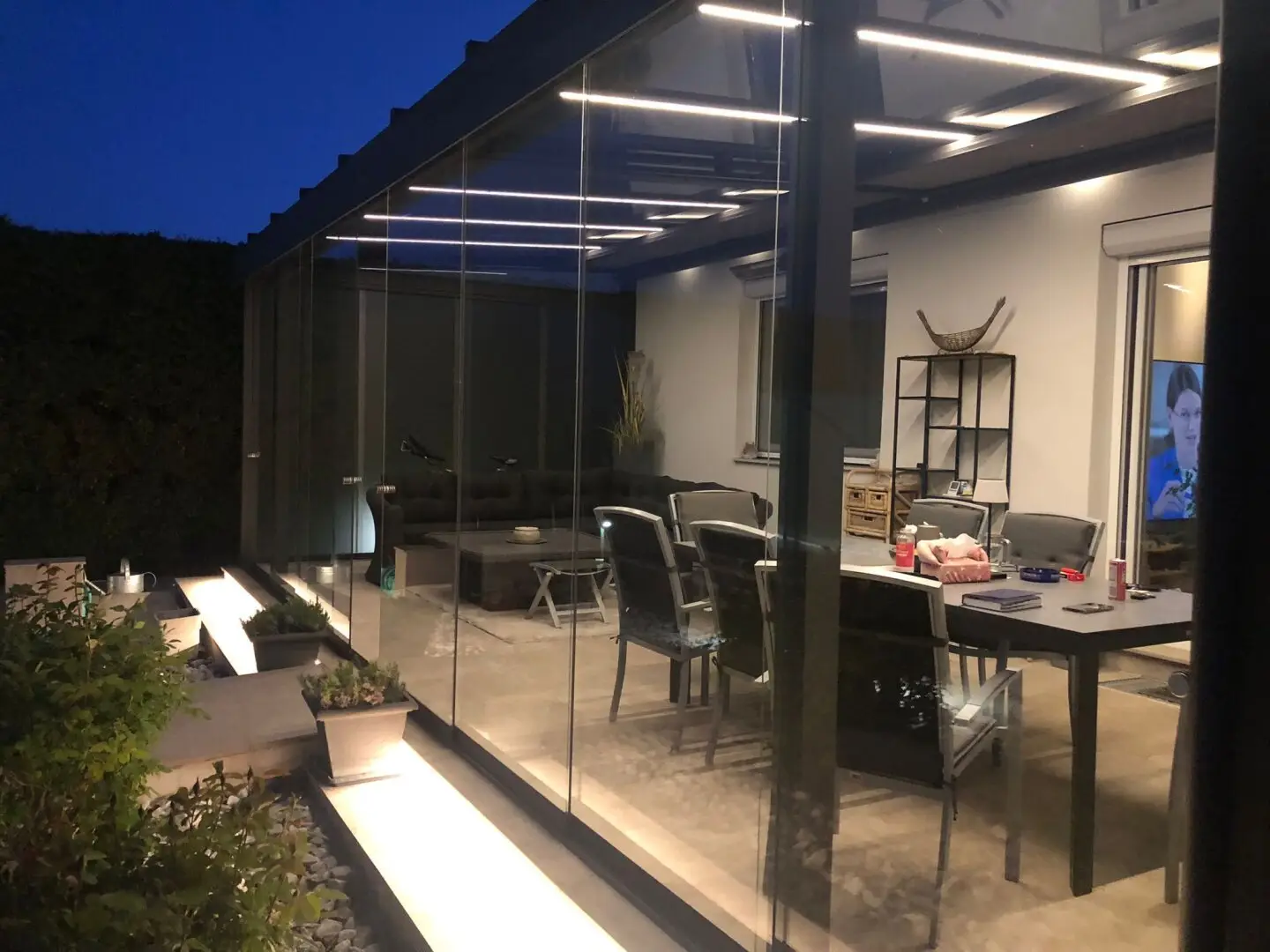 Modern residential jewel in prime location: Fully renovated bungalow with pool oasis