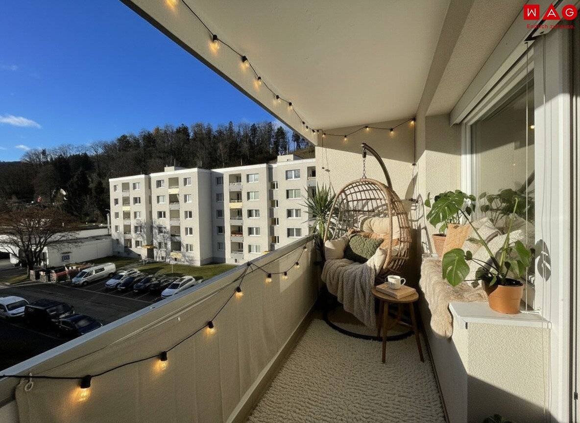 Family-friendly 3-room apartment with sunny loggia in great location available from 01.11.2026