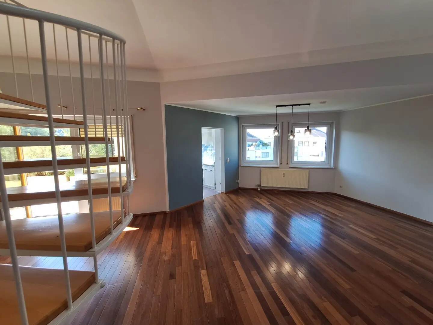 360° Tour / Spacious, bright 5-room terrace loggia new build apartment (lift) with garage space and distant view in best, well-kept green location of Viktring
