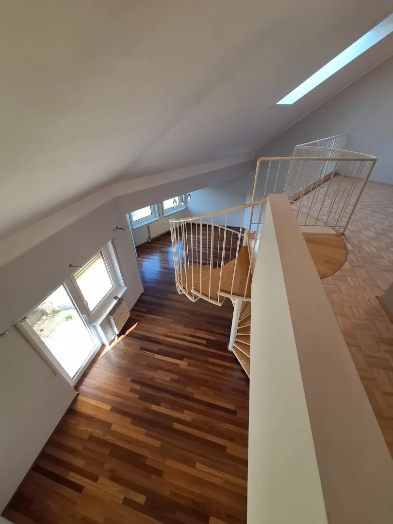 360° Tour / Spacious, bright 5-room terrace loggia new build apartment (lift) with garage space and distant view in best, well-kept green location of Viktring