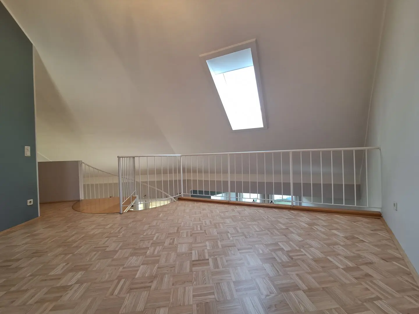 360° Tour / Spacious, bright 5-room terrace loggia new build apartment (lift) with garage space and distant view in best, well-kept green location of Viktring