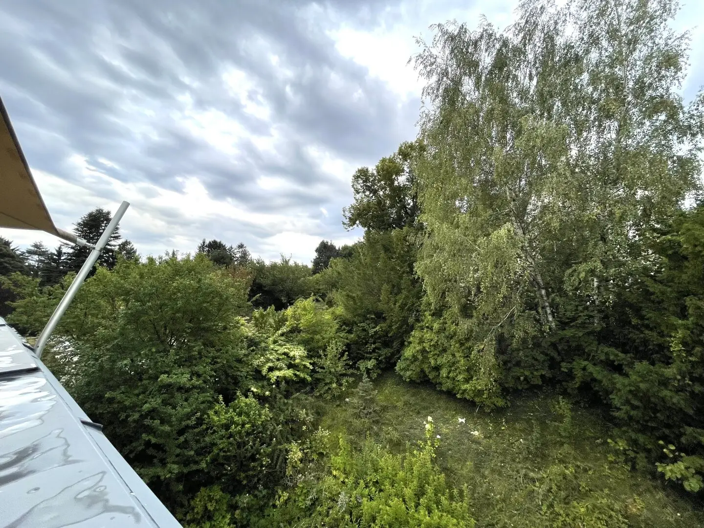 Living with Green Views: Stylish Terrace Apartment in Sieveringerstraße