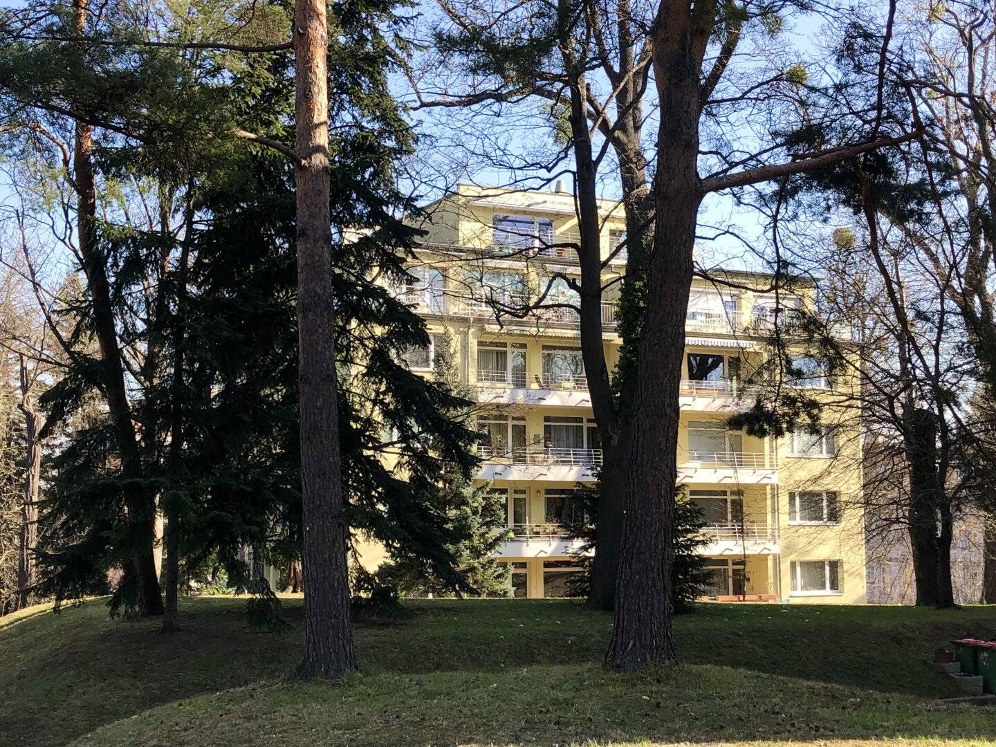 In the middle of greenery and commission free - Great terrace apartment with southwest orientation in private park complex